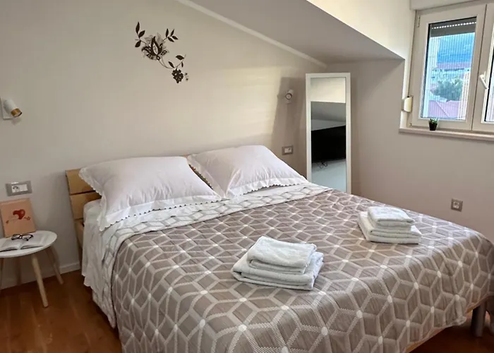 Bee House Suite - Brand New Apartment 100 M From Sea
