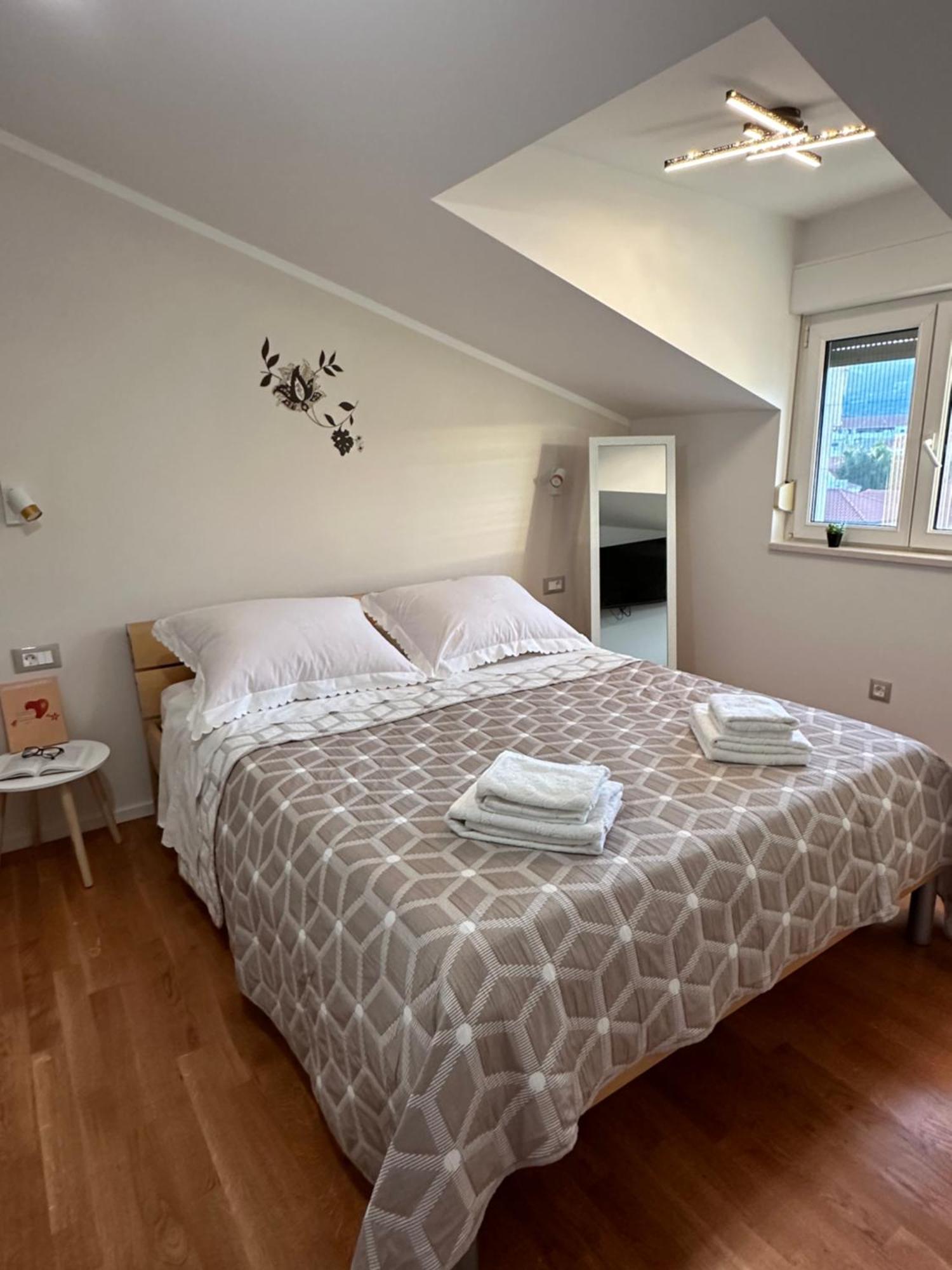 Bee House - Brand New 100 M From Sea * Kaštela